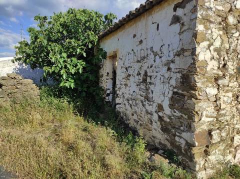 MORADIA DE ALDEIA - 129 M2 - COM LOGRADOURO - CORTE PEQUENA - ODELEITE - CASTRO MARIM