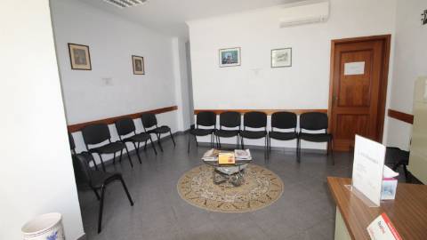 Estabelecimento para Comércio com 80 m2 na baixa de Olhão