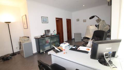 Estabelecimento para Comércio com 80 m2 na baixa de Olhão