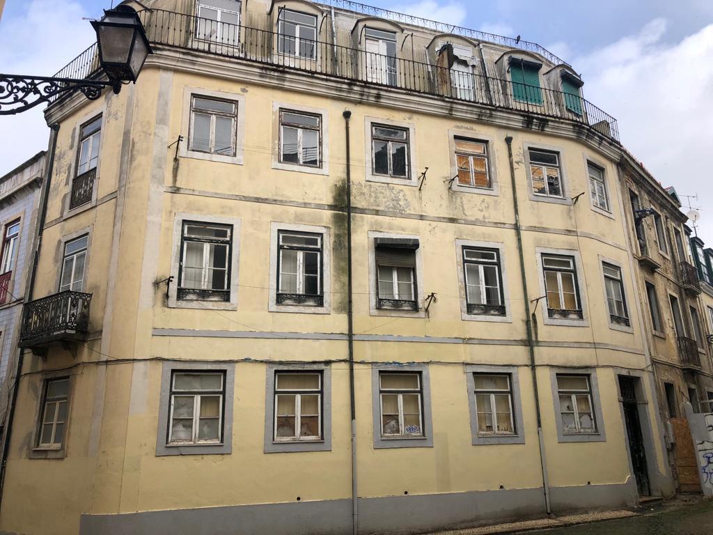 Prédio com 7 apartamentos para remodelar na Encosta do Castelo , Lisboa