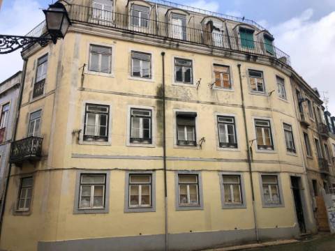 Prédio com 7 apartamentos para remodelar na Encosta do Castelo , Lisboa