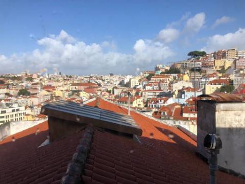 Prédio com 7 apartamentos para remodelar na Encosta do Castelo , Lisboa