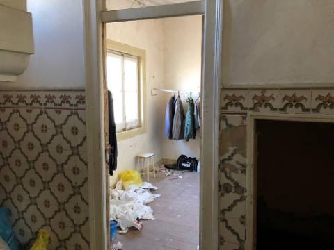 Prédio com 7 apartamentos para remodelar na Encosta do Castelo , Lisboa