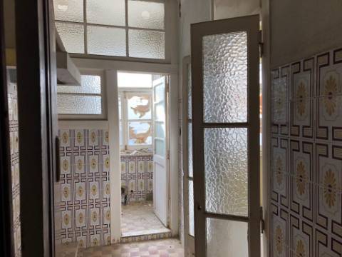 Prédio com 7 apartamentos para remodelar na Encosta do Castelo , Lisboa