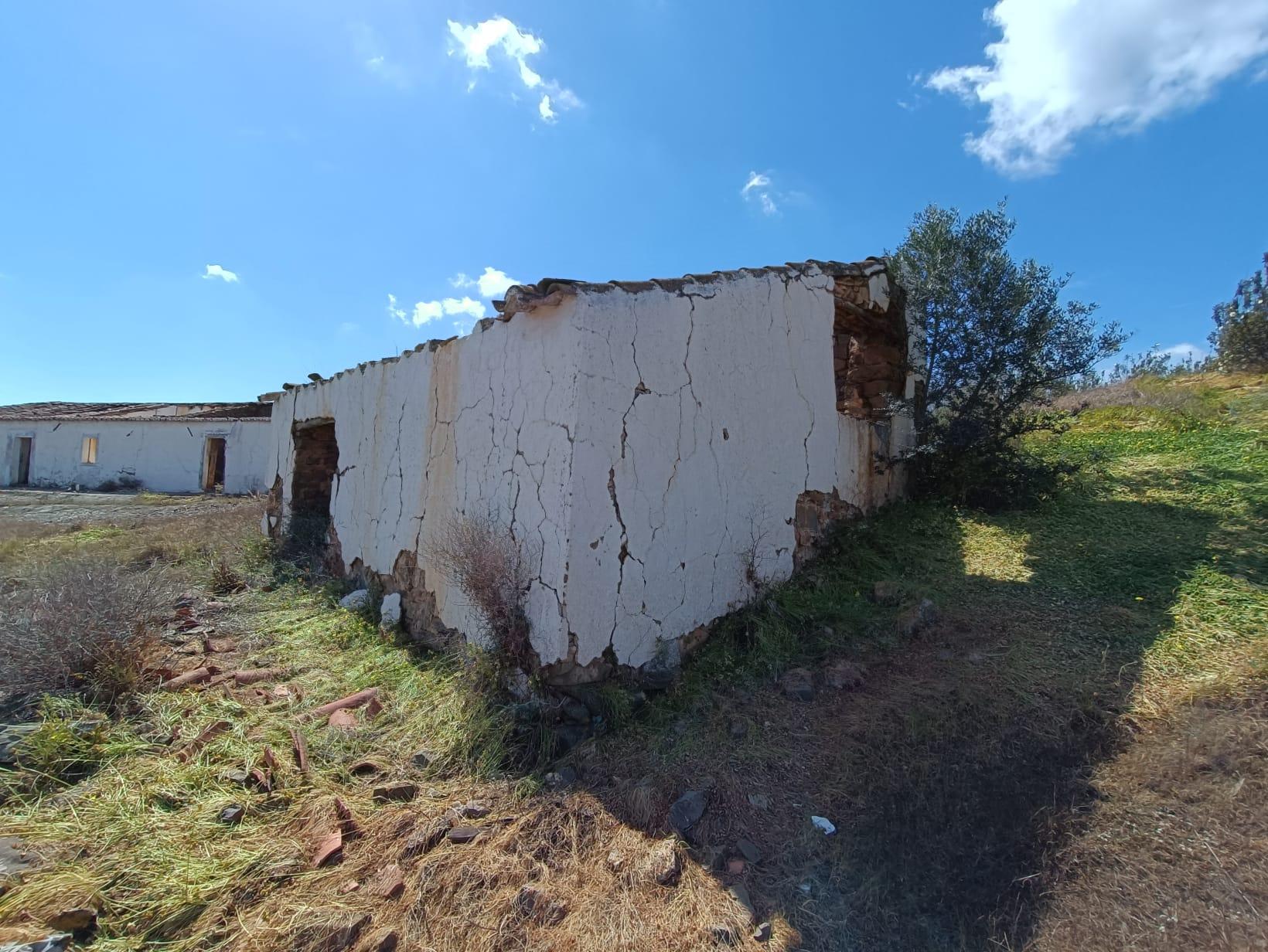 TERRENO COM RUINAS COM 14.040M2 - VISTA MAR E RIO - VALE FRIO - CASTRO MARIM - ALGARVE