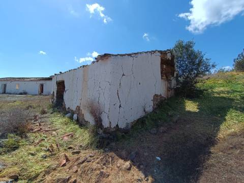 TERRENO COM RUINAS COM 14.040M2 - VISTA MAR E RIO - VALE FRIO - CASTRO MARIM - ALGARVE