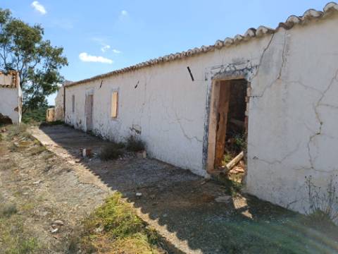 TERRENO COM RUINAS COM 14.040M2 - VISTA MAR E RIO - VALE FRIO - CASTRO MARIM - ALGARVE