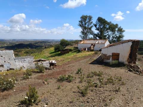 TERRENO COM RUINAS COM 14.040M2 - VISTA MAR E RIO - VALE FRIO - CASTRO MARIM - ALGARVE