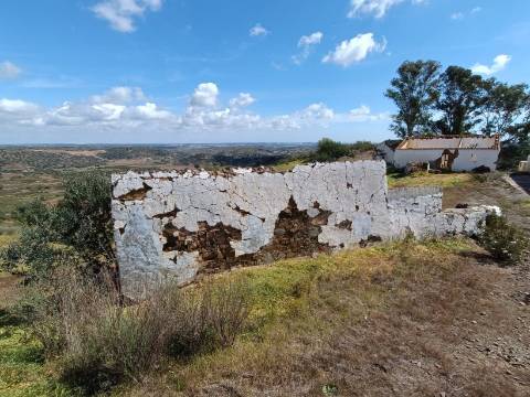 TERRENO COM RUINAS COM 14.040M2 - VISTA MAR E RIO - VALE FRIO - CASTRO MARIM - ALGARVE