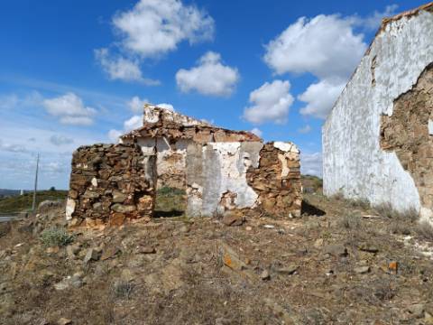 TERRENO COM RUINAS COM 14.040M2 - VISTA MAR E RIO - VALE FRIO - CASTRO MARIM - ALGARVE