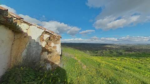 TERRENO COM RUINAS COM 14.040M2 - VISTA MAR E RIO - VALE FRIO - CASTRO MARIM - ALGARVE