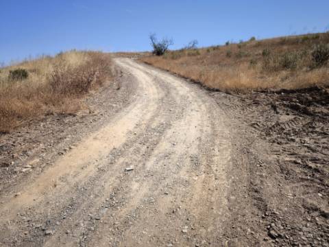 TERRENO COM 15.880 M2 - COM ÁGUA - COM POSSIBILIDADE DE CONSTRUÇÃO DE APOIO AGRICOLA - ALTURA - CASTRO MARIM - ALGARVE