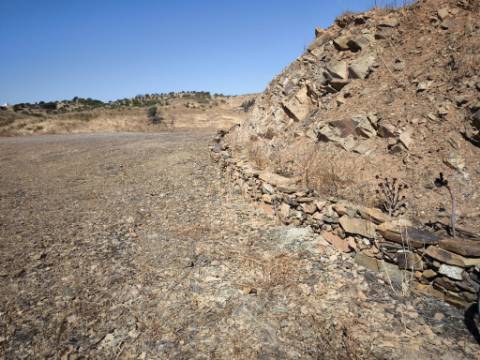 TERRENO COM 15.880 M2 - COM ÁGUA - COM POSSIBILIDADE DE CONSTRUÇÃO DE APOIO AGRICOLA - ALTURA - CASTRO MARIM - ALGARVE