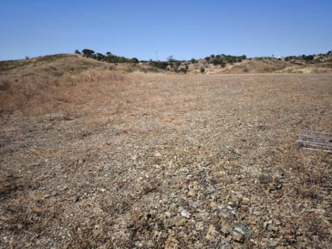 TERRENO COM 15.880 M2 - COM ÁGUA - COM POSSIBILIDADE DE CONSTRUÇÃO DE APOIO AGRICOLA - ALTURA - CASTRO MARIM - ALGARVE