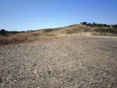 TERRENO COM 15.880 M2 - COM ÁGUA - COM POSSIBILIDADE DE CONSTRUÇÃO DE APOIO AGRICOLA - ALTURA - CASTRO MARIM - ALGARVE