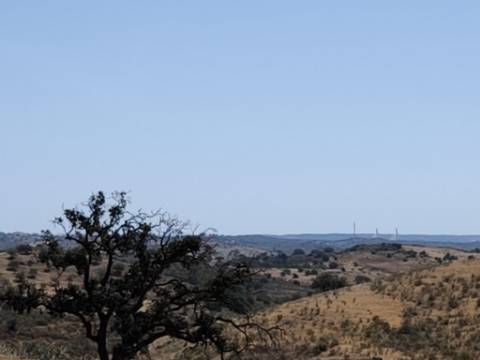 TERRENO COM 15.880 M2 - COM ÁGUA - COM POSSIBILIDADE DE CONSTRUÇÃO DE APOIO AGRICOLA - ALTURA - CASTRO MARIM - ALGARVE