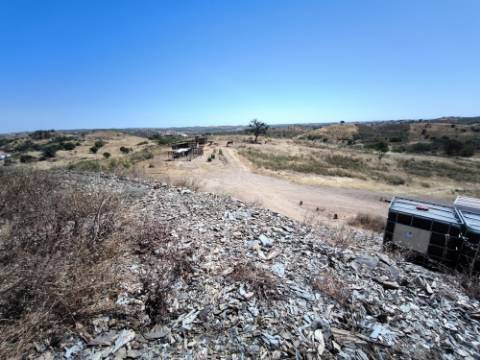 TERRENO COM 15.880 M2 - COM ÁGUA - COM POSSIBILIDADE DE CONSTRUÇÃO DE APOIO AGRICOLA - ALTURA - CASTRO MARIM - ALGARVE