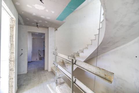 Moradia Isolada V4 com Piscina em Construção