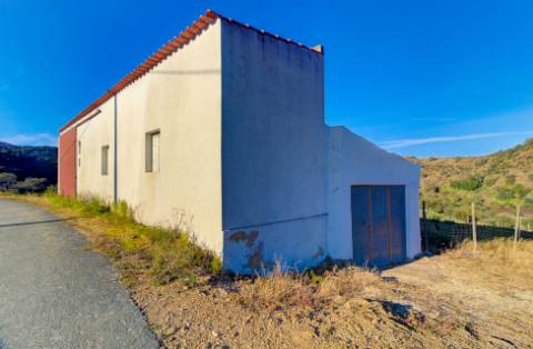 ARMAZEM - COM CASA DE BANHO - JUNTO A ALDEIA DE FORTES EM CASTRO MARIM - ALGARVE