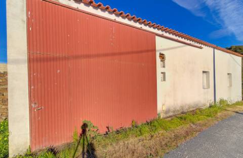 ARMAZEM - COM CASA DE BANHO - JUNTO A ALDEIA DE FORTES EM CASTRO MARIM - ALGARVE