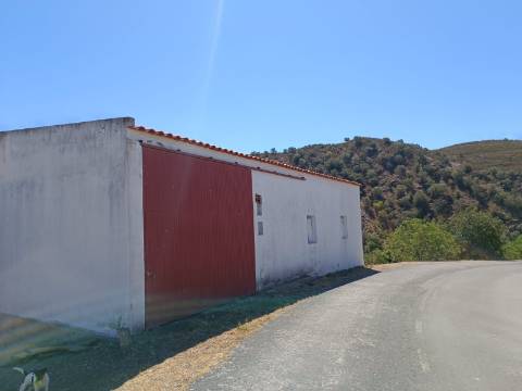 ARMAZEM - COM CASA DE BANHO - JUNTO A ALDEIA DE FORTES EM CASTRO MARIM - ALGARVE