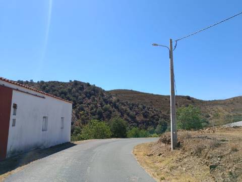 ARMAZEM - COM CASA DE BANHO - JUNTO A ALDEIA DE FORTES EM CASTRO MARIM - ALGARVE