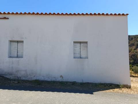 ARMAZEM - COM CASA DE BANHO - JUNTO A ALDEIA DE FORTES EM CASTRO MARIM - ALGARVE