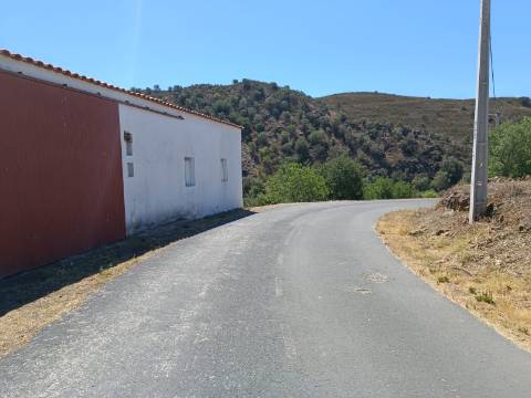 ARMAZEM - COM CASA DE BANHO - JUNTO A ALDEIA DE FORTES EM CASTRO MARIM - ALGARVE
