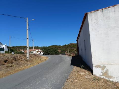 ARMAZEM - COM CASA DE BANHO - JUNTO A ALDEIA DE FORTES EM CASTRO MARIM - ALGARVE