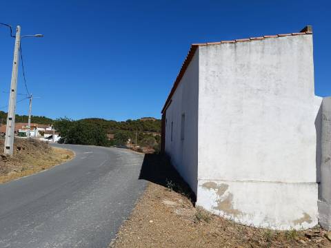 ARMAZEM - COM CASA DE BANHO - JUNTO A ALDEIA DE FORTES EM CASTRO MARIM - ALGARVE