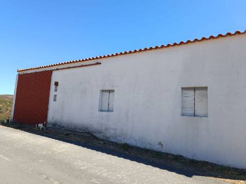 ARMAZEM - COM CASA DE BANHO - JUNTO A ALDEIA DE FORTES EM CASTRO MARIM - ALGARVE