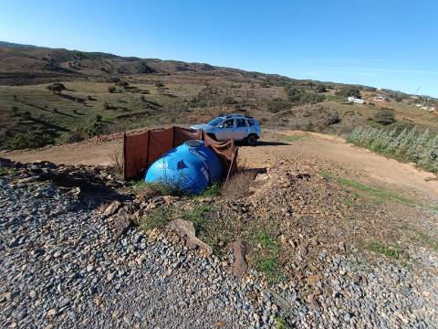 TERRENO COM 12.720 M2 - VISTA MAR - COM ARVORES - REGA - BOMBA E PAINEIS SOLARES - CAMPEIROS - CASTRO MARIM - ALGARVE