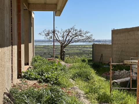 Moradia moderna de excelência T3 isolada com piscina e vistas deslumbrantes.