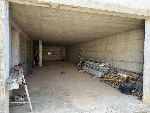 Moradia moderna de excelência T3 isolada com piscina e vistas deslumbrantes.