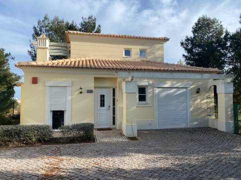(GOLDEN VISA) Moradia de tipologia V3 de sonho num aldeamento no Campo de Golf de Castro Marim