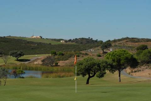 (GOLDEN VISA) Moradia de tipologia V3 de sonho num aldeamento no Campo de Golf de Castro Marim
