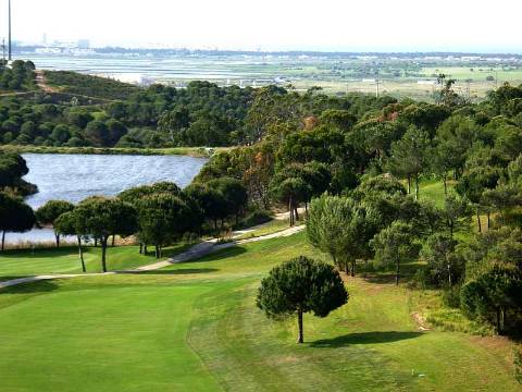 (GOLDEN VISA) Moradia de tipologia V3 de sonho num aldeamento no Campo de Golf de Castro Marim