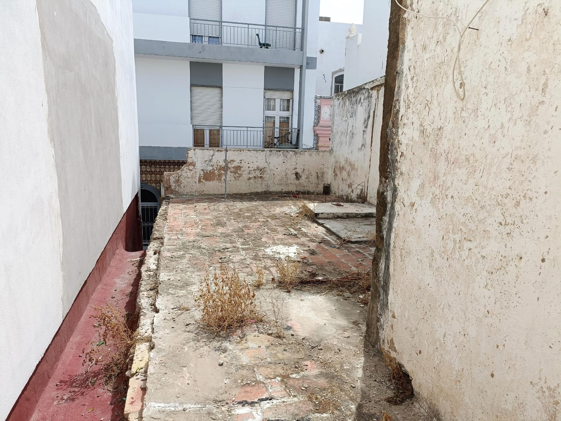 Casa Típica na Baixa de Olhão para recuperar.
