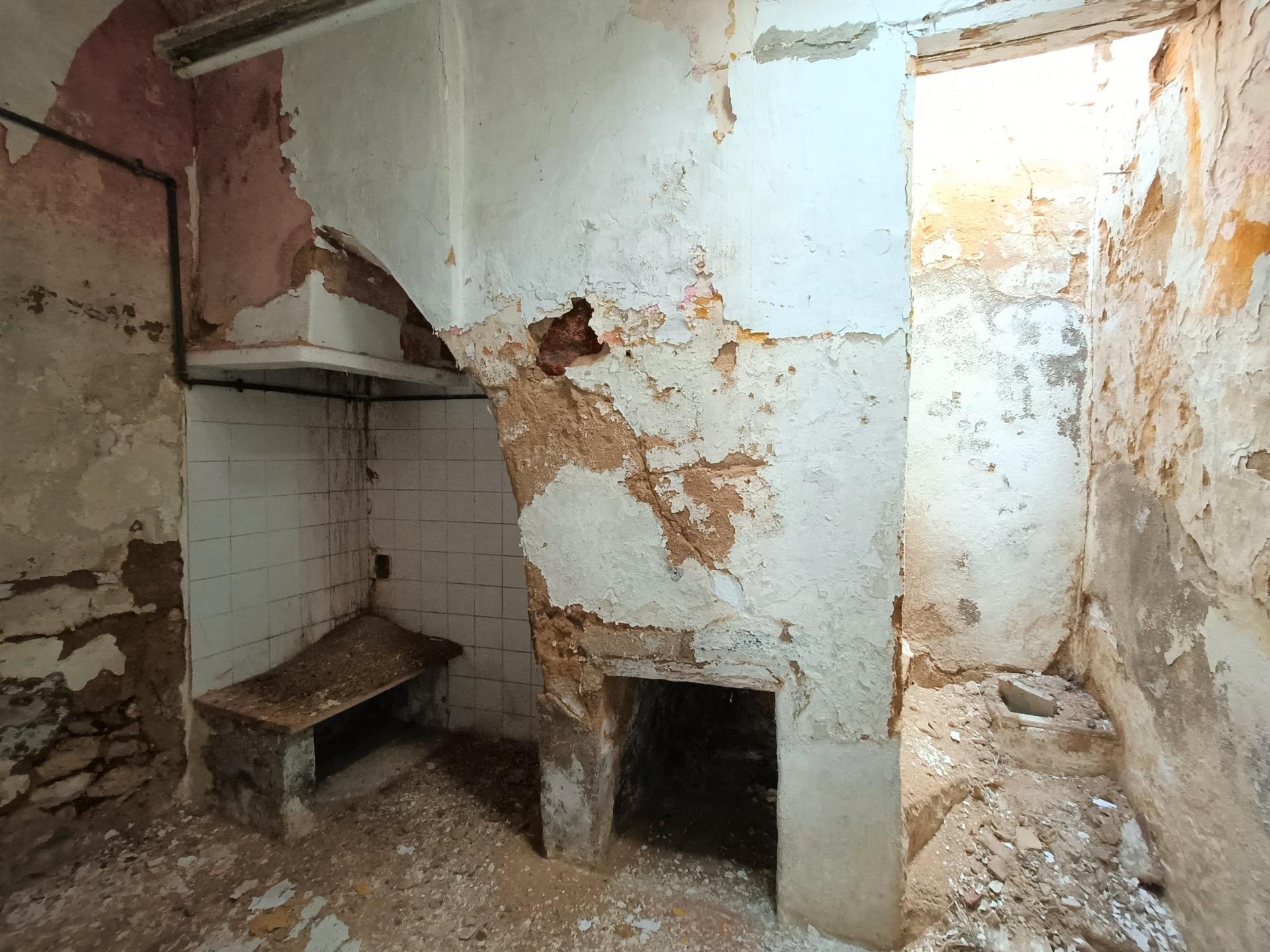 Casa Típica na Baixa de Olhão para recuperar.