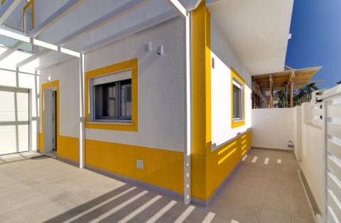 Moradia V2+2 Duplex com garagem, varandas e terraço