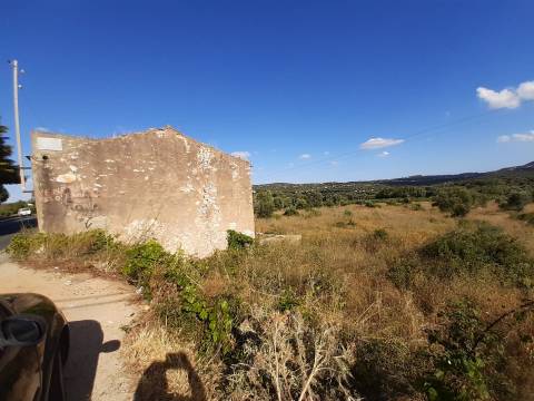 Terreno Misto com Ruína situado em Loulé