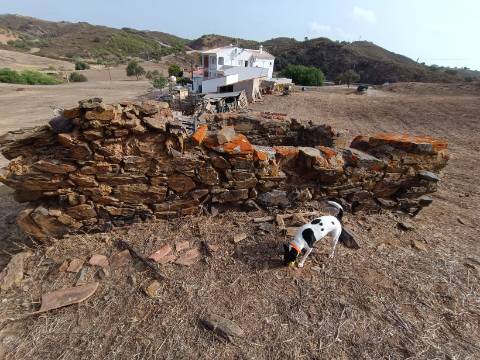 TERRENO RUSTICO COM 6000 M2 - JUNTO A ALDEIA DO TANOEIRO EM CASTRO MARIM - ALGARVE