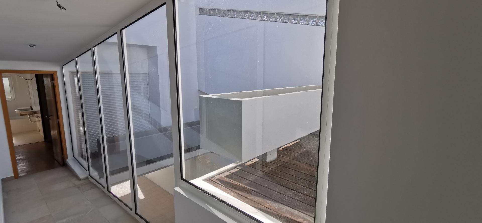 Moradia totalmente renovada numa zona calma onde predomina a habitação unifamiliar!