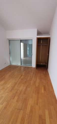 Moradia totalmente renovada numa zona calma onde predomina a habitação unifamiliar!