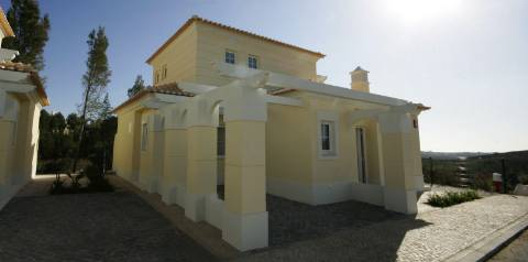 (GOLDEN VISA )Moradia de tipologia V2 de sonho num aldeamento no Campo de Golf de Castro Marim