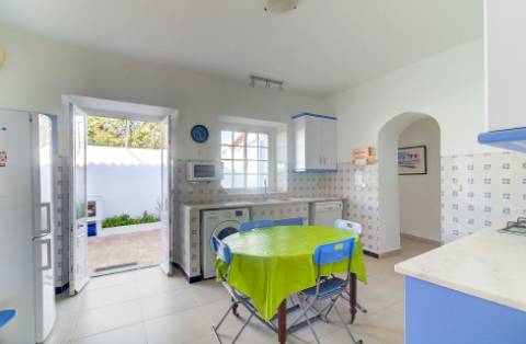 Quinta junto a núcleo urbano, com a possibilidade de construção de 7 moradias com piscina