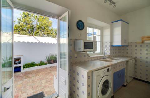 Quinta junto a núcleo urbano, com a possibilidade de construção de 7 moradias com piscina