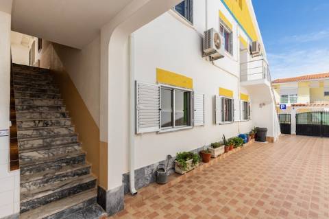Exclusivo Edifício com 8 Apartamentos em Manta Rota, Algarve