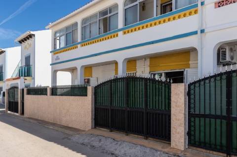 Exclusivo Edifício com 8 Apartamentos em Manta Rota, Algarve