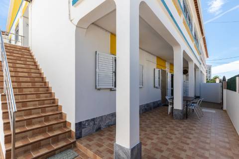 Exclusivo Edifício com 8 Apartamentos em Manta Rota, Algarve